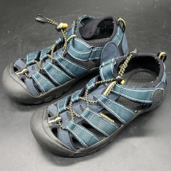 Keen Outdoor Waterproof Hiking Sandals - Picture 2 of 6